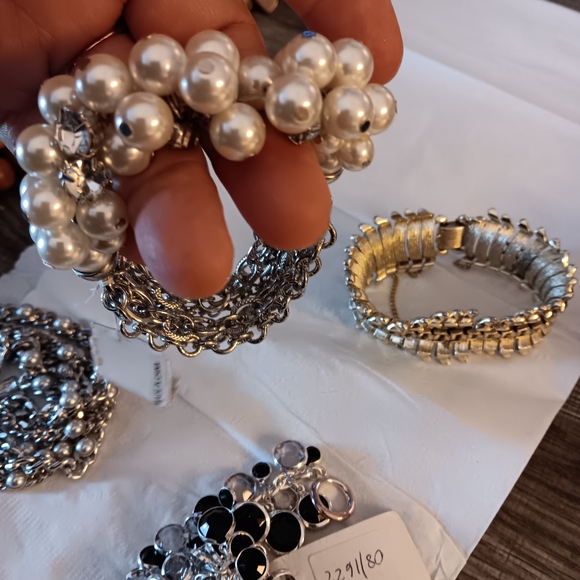 Set Of Four, Elegant Pearl and Silver. Bracelets - Picture 4 of 5